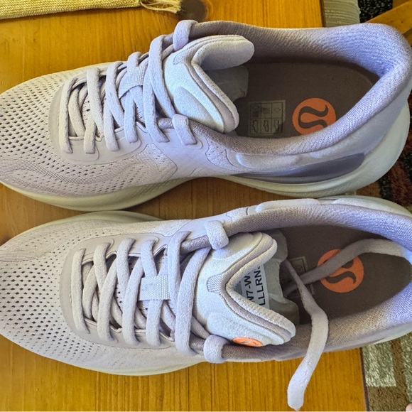 LULULEMON running shoes - Picture 6 of 7